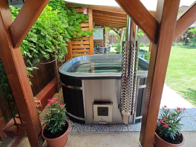Acrylic Hot Tub With Massage in Romania